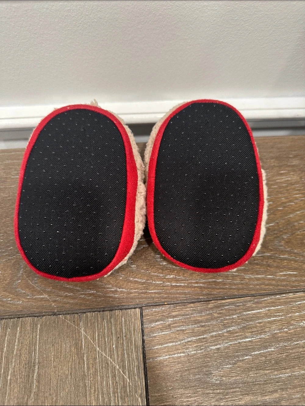 dearfoams Baby Bear Sherpa Slippers in Beige and Red